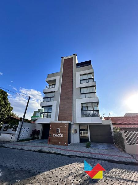 Apartamento mobiliado com 2 dormit�rios sendo 1 su�te a 200m do mar no Centro de Penha 1