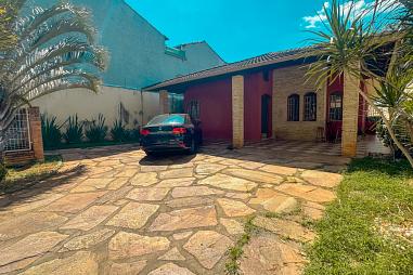 Casa com 3 quartos à venda, 198m², 3 banheiros, 5 garagens - Braúnas - Belo Horizonte