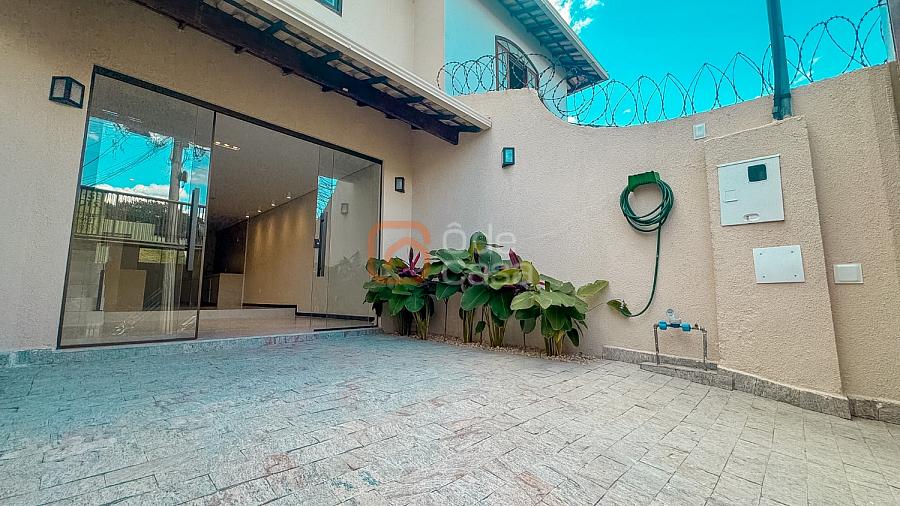 Casa geminada com 3 quartos � venda no Let�cia 1