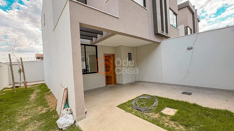 Casa geminada com 3 quartos � venda no Itapo� 1