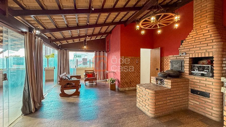 Casa triplex com 3 quartos e espa�o gourmet � venda no Castelo 1
