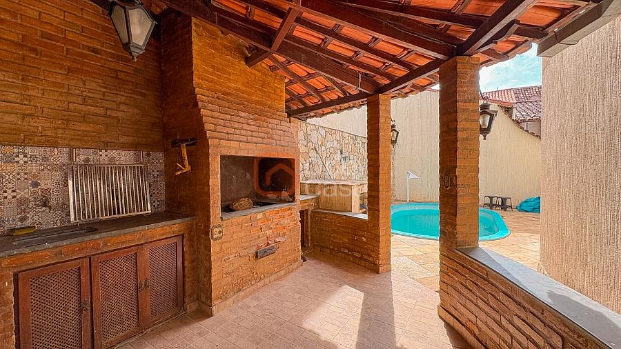 Casa linear com 4 quartos � venda no Dona Clara 1