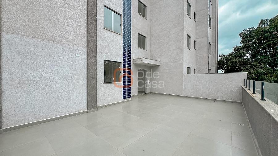 �rea privativa com 3 quartos e elevador � venda no Santa Branca 1