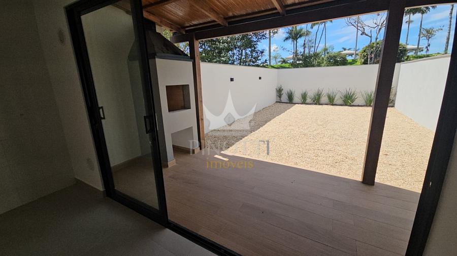 Sobrado � venda no Colina Itaipava com amplo espa�o nos fundos 6