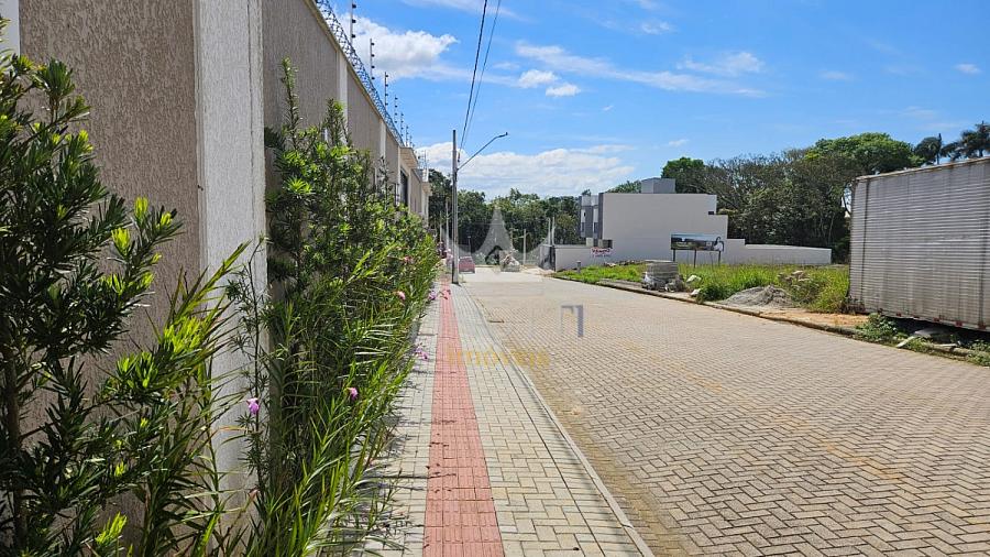Sobrado � venda no Colina Itaipava com amplo espa�o nos fundos 26