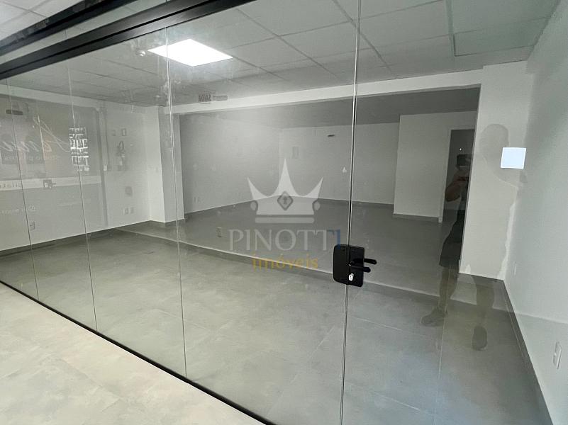 No Centro de Itaja�, espa�o comercial no Itabela Center 8
