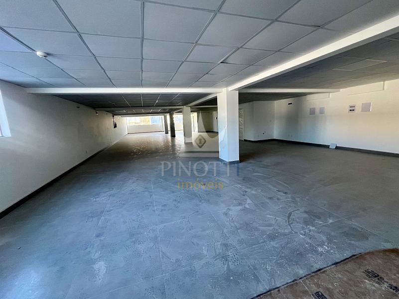 No Centro de Itaja�, espa�o comercial com 277 m� 5