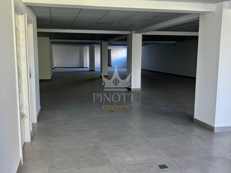 No Centro de Itaja�, espa�o comercial com 277 m� 6