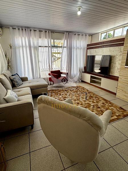 Casa mobiliada com 2 su�tes, 2 kitnets e terreno de 310 m� na Rua Nepal 3