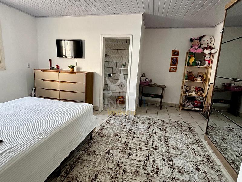 Casa mobiliada com 2 su�tes, 2 kitnets e terreno de 310 m� na Rua Nepal 10