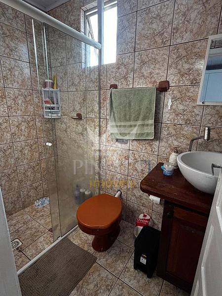Casa mobiliada com 2 su�tes, 2 kitnets e terreno de 310 m� na Rua Nepal 13