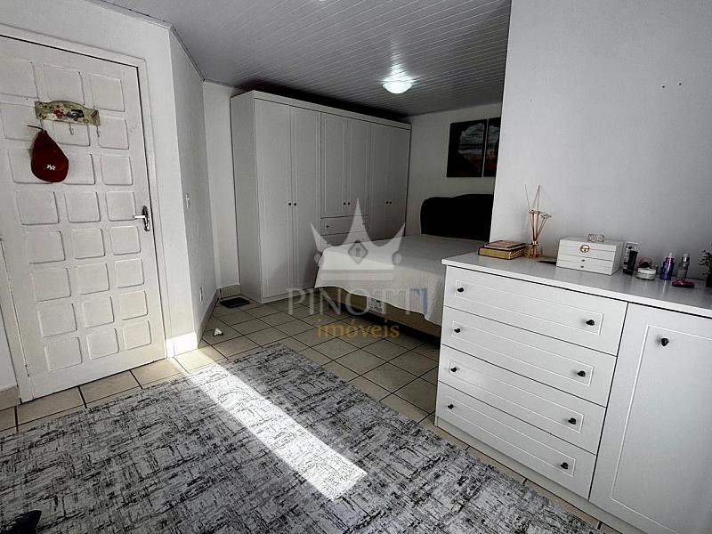 Casa mobiliada com 2 su�tes, 2 kitnets e terreno de 310 m� na Rua Nepal 17