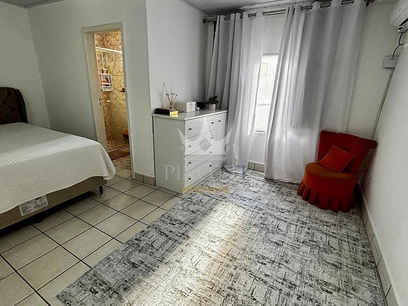 Casa mobiliada com 2 su�tes, 2 kitnets e terreno de 310 m� na Rua Nepal 15