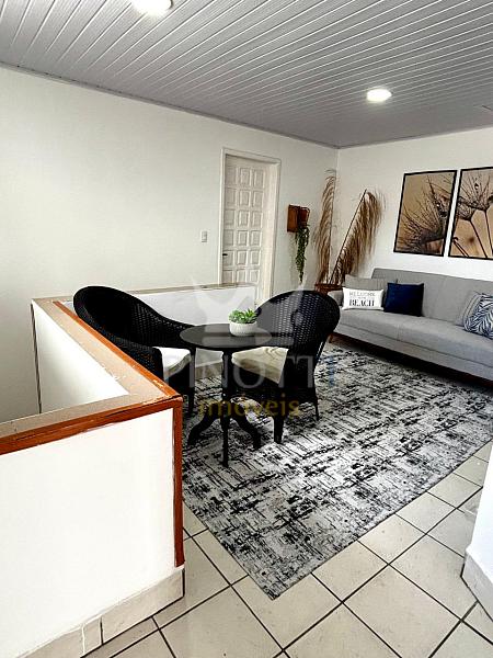 Casa mobiliada com 2 su�tes, 2 kitnets e terreno de 310 m� na Rua Nepal 18