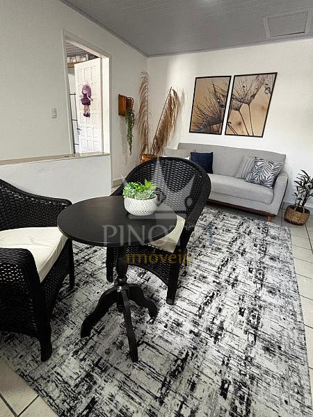 Casa mobiliada com 2 su�tes, 2 kitnets e terreno de 310 m� na Rua Nepal 21