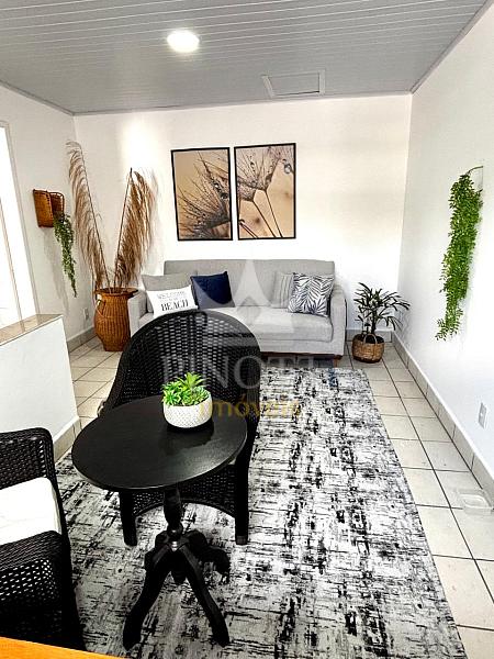 Casa mobiliada com 2 su�tes, 2 kitnets e terreno de 310 m� na Rua Nepal 20