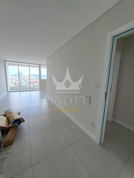 Apartamento no Centro de Itaja� com 3 dormit�rios, su�te e 2 vagas de garagem 2