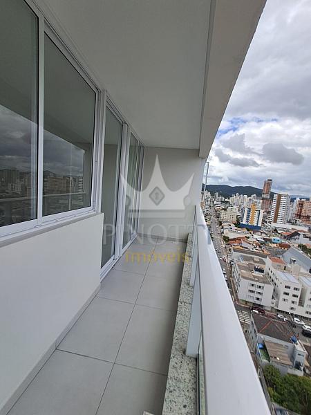 Apartamento no Centro de Itaja� com 3 dormit�rios, su�te e 2 vagas de garagem 1
