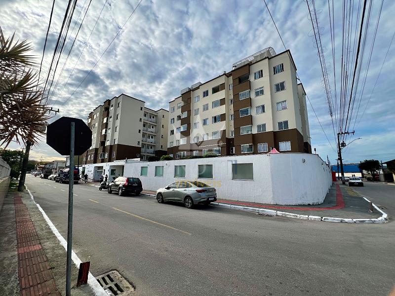Cordeiros, Itaja�: Apartamento para Alugar com 2 Quartos, Su�te e Vaga de Garagem 2