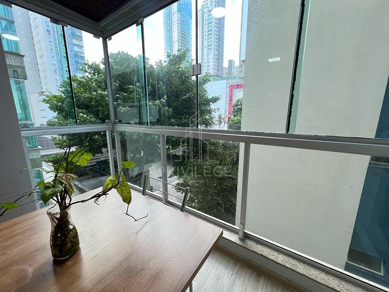 À venda no bairro Centro em Balneário Camboriú no Edifício Albany — foto 2