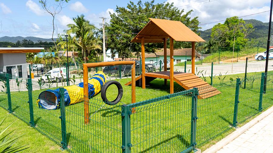CASA NO CONDOM�NIO AL�NEA RESERVA ITAJA� 17
