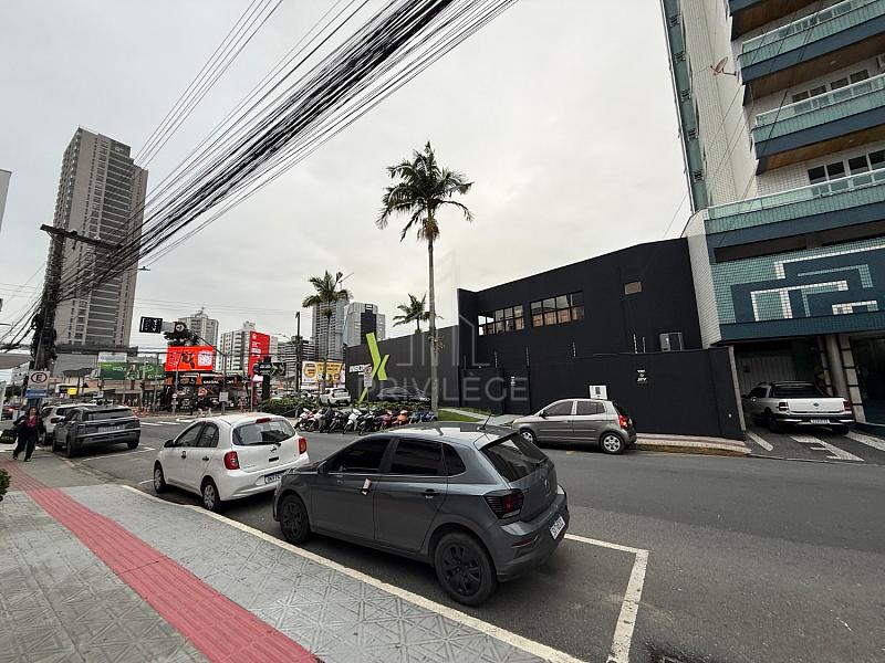 SALA COMERCIAL AO LADO DO SHOPPING 17
