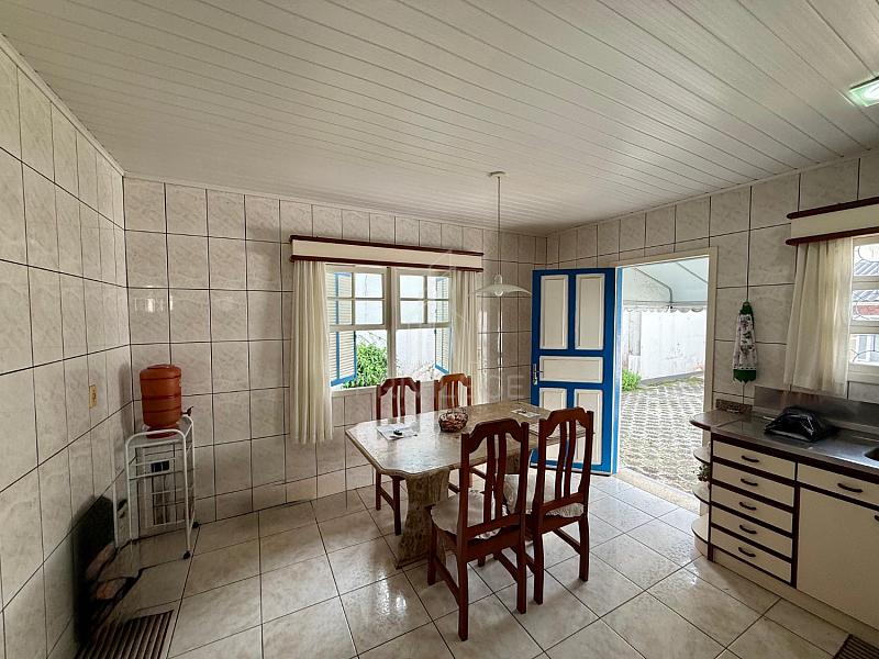 CASA NO BAIRRO FAZENDA 8