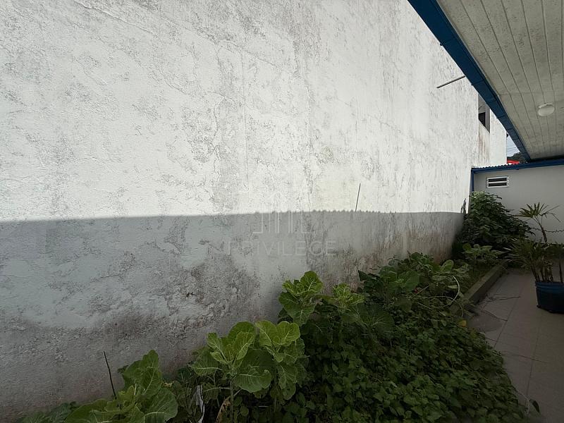 CASA NO BAIRRO FAZENDA 31
