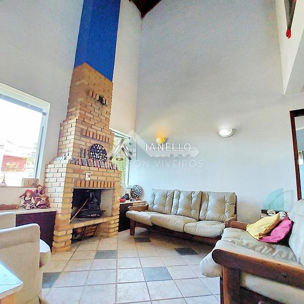 Casa com Grande Potencial para Retrofit no Condomínio Swiss Park - Lazer Completo e Planta Generosa — foto 18