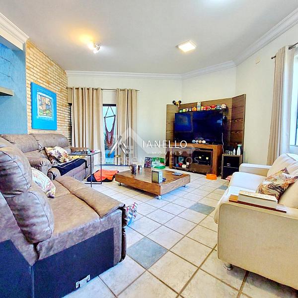 Casa com Grande Potencial para Retrofit no Condomínio Swiss Park - Lazer Completo e Planta Generosa — foto 19