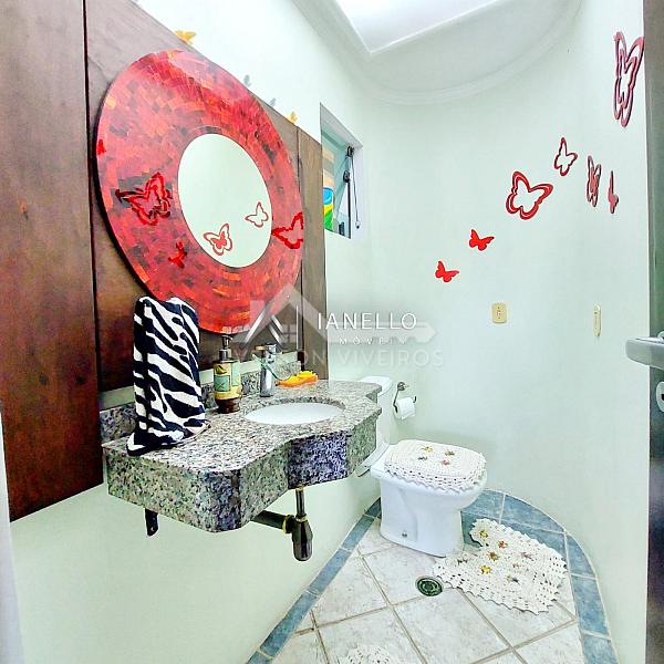 Casa com Grande Potencial para Retrofit no Condomínio Swiss Park - Lazer Completo e Planta Generosa — foto 21