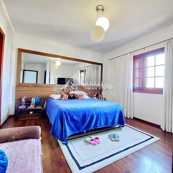 Casa com Grande Potencial para Retrofit no Condomínio Swiss Park - Lazer Completo e Planta Generosa — foto 8