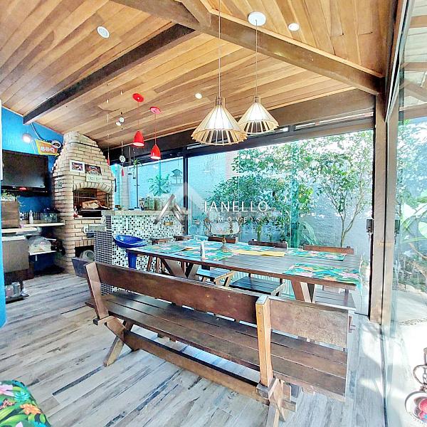 Casa com Grande Potencial para Retrofit no Condomínio Swiss Park - Lazer Completo e Planta Generosa — foto 12