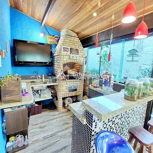 Casa com Grande Potencial para Retrofit no Condomínio Swiss Park - Lazer Completo e Planta Generosa — foto 13