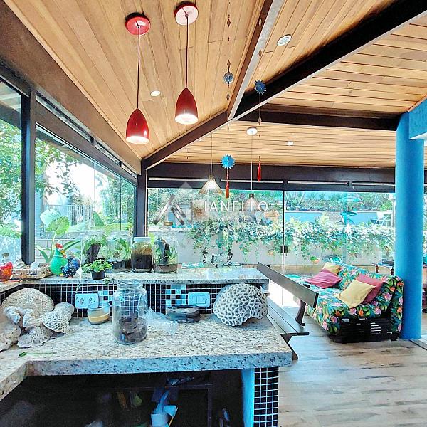 Casa com Grande Potencial para Retrofit no Condomínio Swiss Park - Lazer Completo e Planta Generosa — foto 14