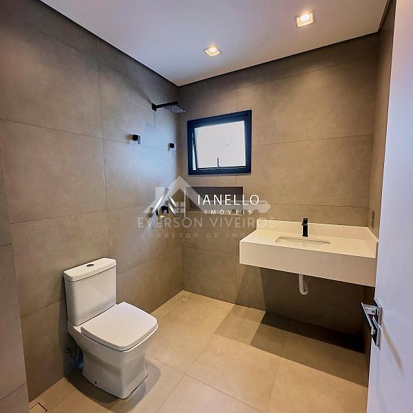 Casa Reformada com Vista para o Lago e Elevador no Condomínio Swiss Park — Lazer e Sofisticação — foto 25