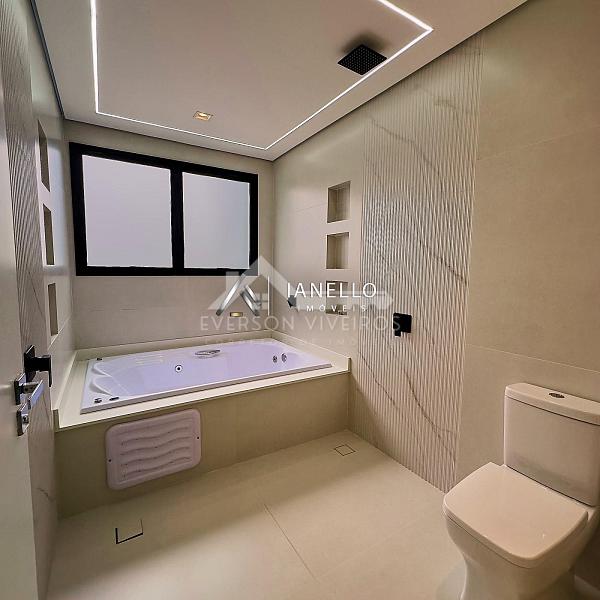 Casa Reformada com Vista para o Lago e Elevador no Condomínio Swiss Park — Lazer e Sofisticação — foto 7