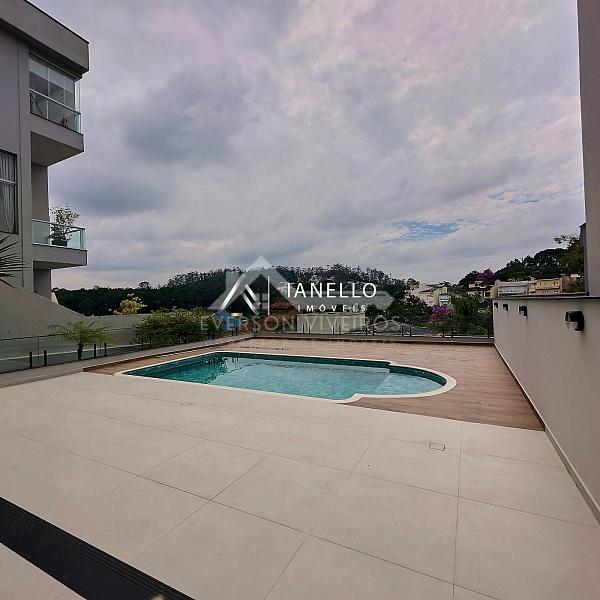 Casa Reformada com Vista para o Lago e Elevador no Condomínio Swiss Park — Lazer e Sofisticação — foto 13