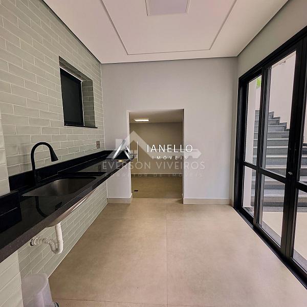 Casa Reformada com Vista para o Lago e Elevador no Condomínio Swiss Park — Lazer e Sofisticação — foto 15