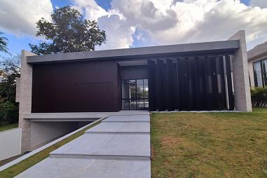 Casa térrea à venda no Aldeia do Vale com 4 suítes, piscina, sauna