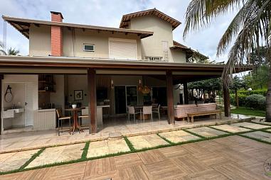 Sobrado à venda no Aldeia do Vale | Localização central | 4 suítes | Lazer privativo