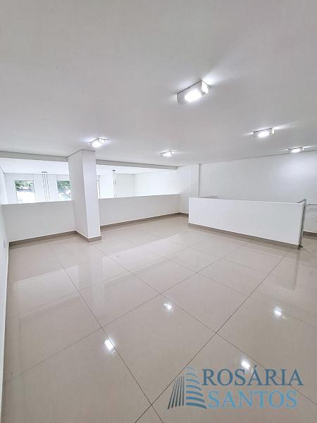 Ampla Sala Comercial com Mezanino, Lavabo e 01 Vaga no Ed. Horus Centro de Balneário Camboriú — foto 7