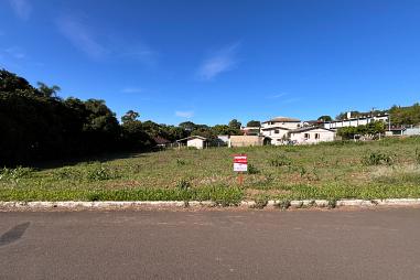 LOTE AMPLO COM ÓTIMA LOCALIZAÇÃO