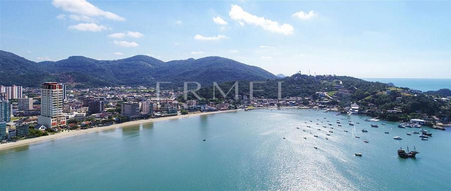 Apartamento 04 Su�tes no Centro de Itapema 27