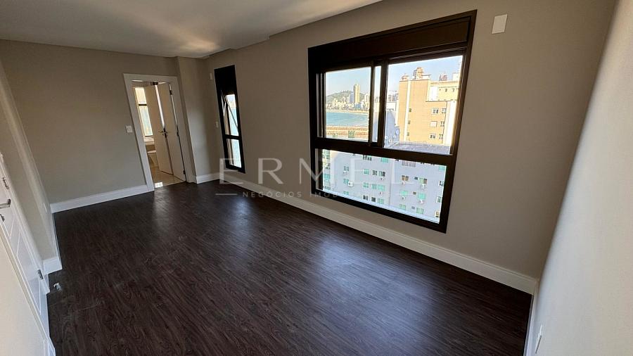 Apartamento 04 Su�tes no Centro de Itapema 20