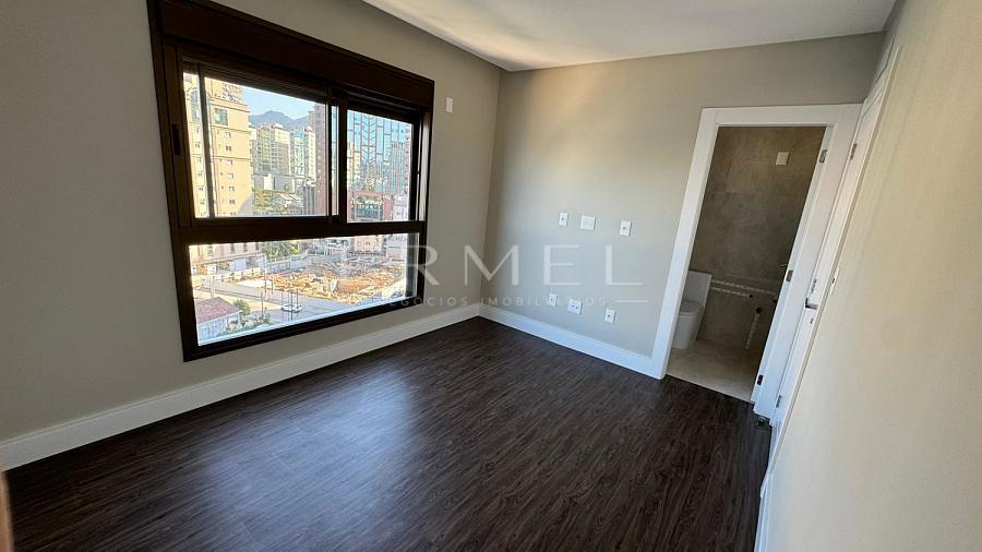Apartamento 04 Su�tes no Centro de Itapema 17