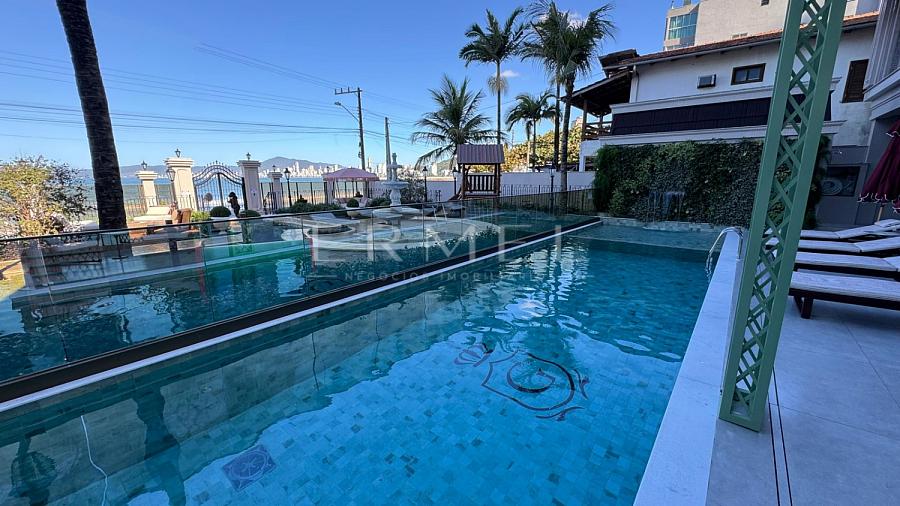 Apartamento 04 Su�tes no Centro de Itapema 50