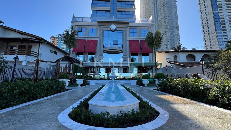 Apartamento 04 Su�tes no Centro de Itapema 48