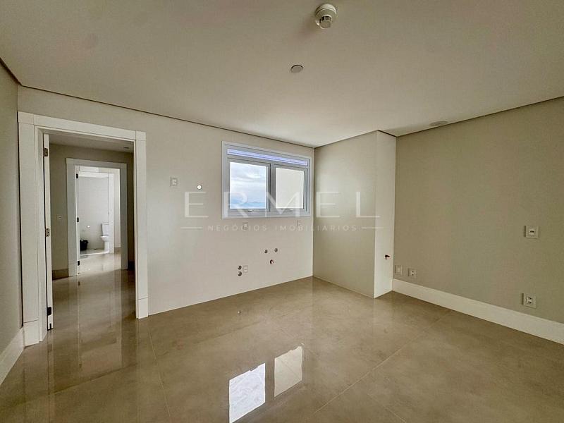 Apartamento 04 Su�tes no Centro de Balne�rio Cambori� 15
