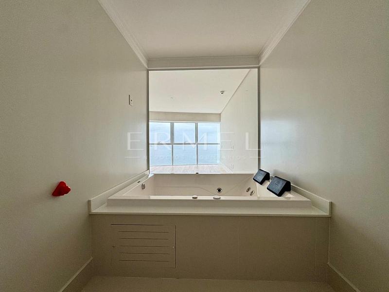 Apartamento 04 Su�tes no Centro de Balne�rio Cambori� 17